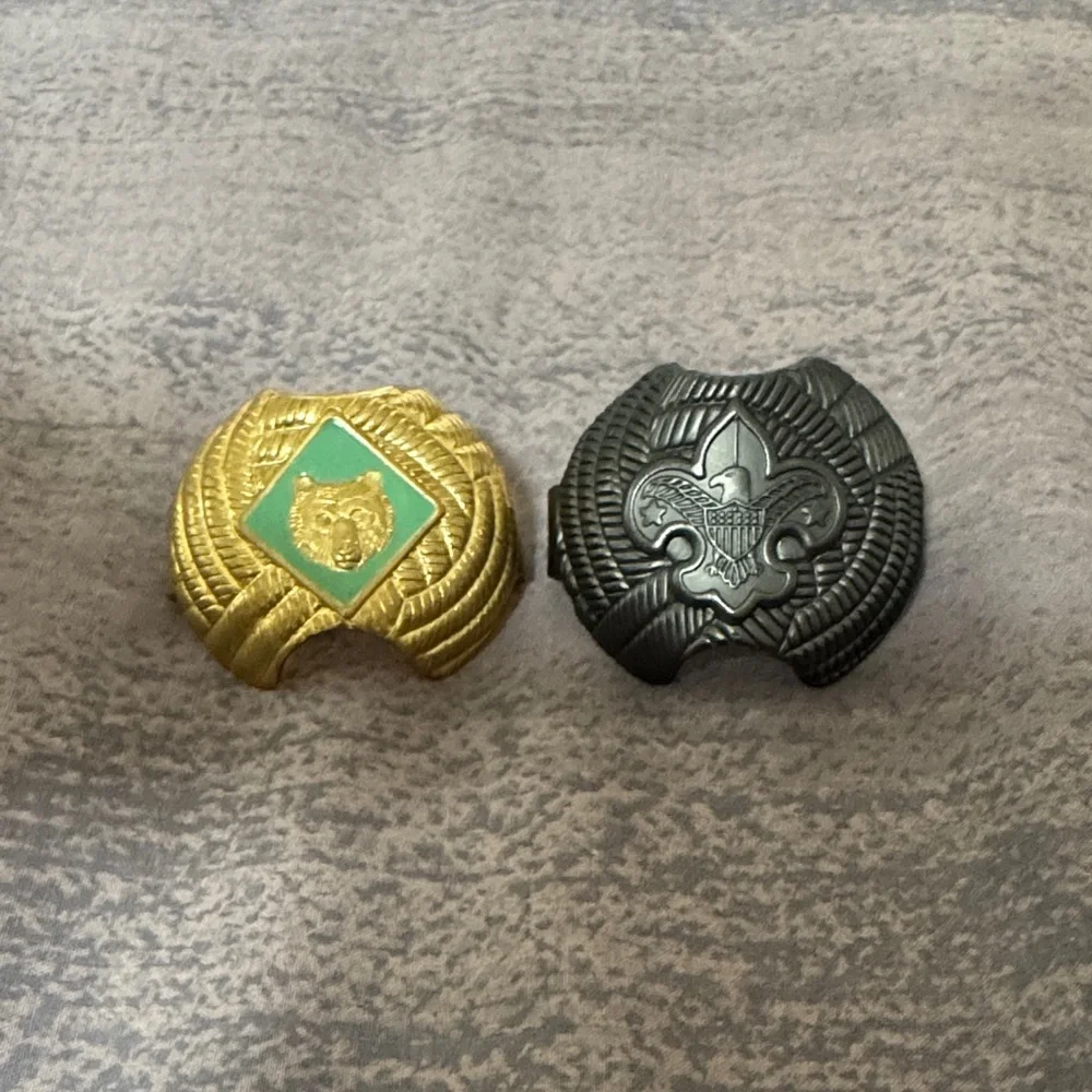 Bear and Scout neckerchief slides. In virtually new condition. BSA. - Picture 1 of 1